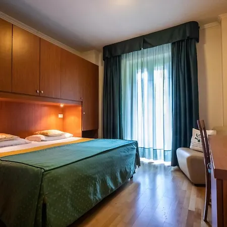 Hotel Centro Benessere Gardel 3*