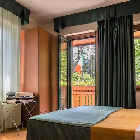 Hotel Centro Benessere Gardel 3*