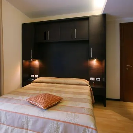 Hotel Centro Benessere Gardel 3*