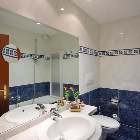 מלון Centro Benessere Gardel 3*