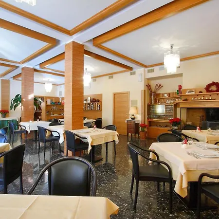 Hotel Centro Benessere Gardel 3*