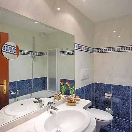 Centro Benessere Gardel מלון 3*