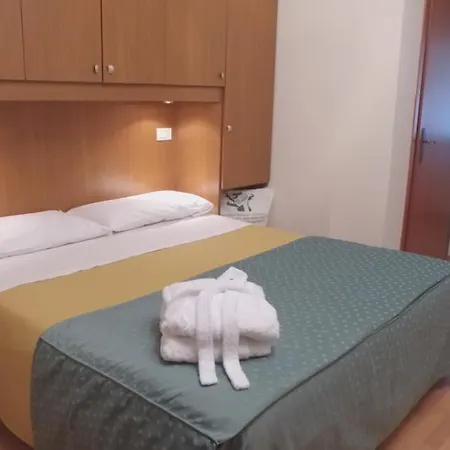 Hotel Centro Benessere Gardel 3*